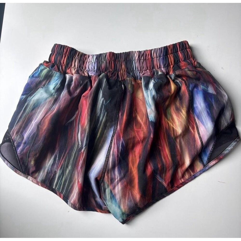 Lululemon Hotty Hot Low Rise Short 2.5” Chroma Fusion Multi Black 2 Reg